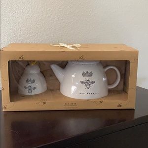 Rae Dunn Honey Pot & Teapot Set